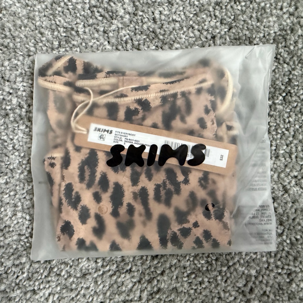 SKIMS FITS EVERYBODY BOYSHORT STYLE PN-BOY-9331 SIENNA JAGUAR PRINT Size Small